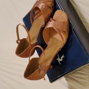 Very Fine Ballroom Dance Shoes 9.5  brown satin practice heels BRAND NEW 2.5 in